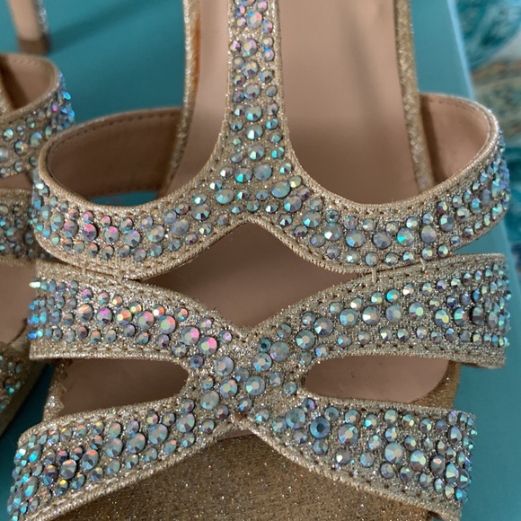 Rhinestone high heels 4 1/2 inch heel beautiful details - Picture 3 of 6